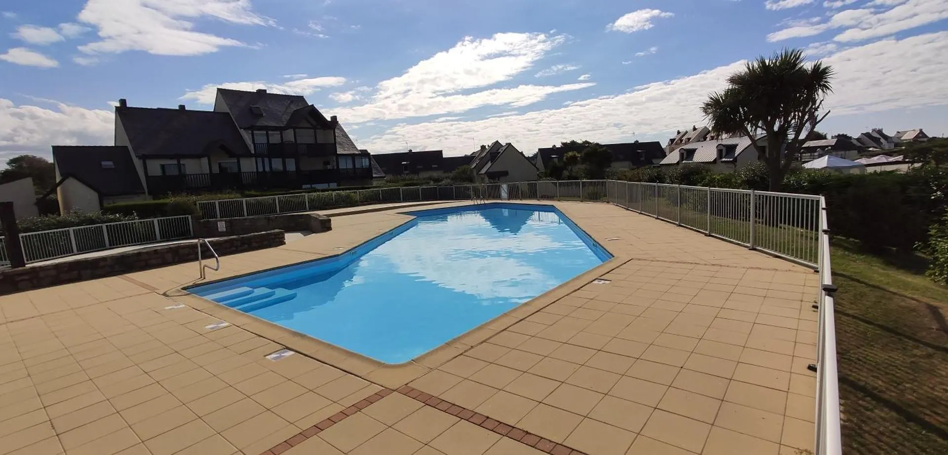 بيت للعطل Maison Paisible, Piscine, Plages A 500M كلووار كارنووي